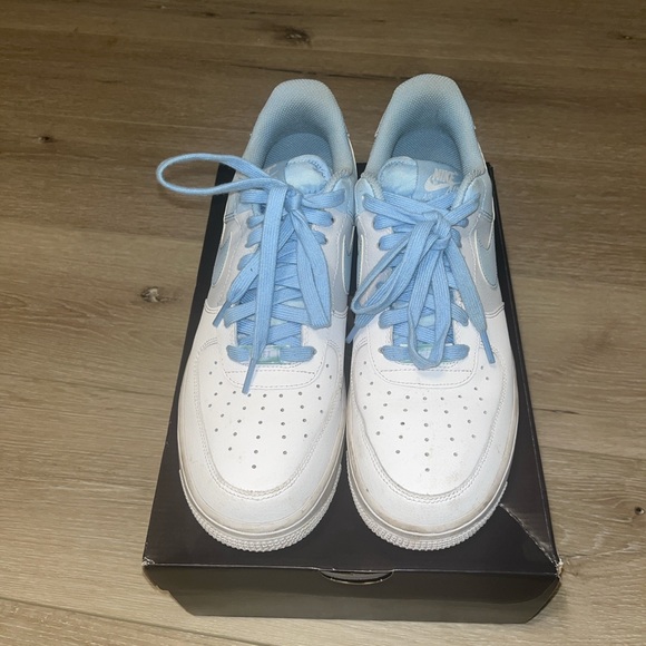 Barely worn nike forces - Picture 4 of 4